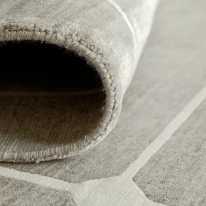 Oversized Grid Line Patterned Carpet