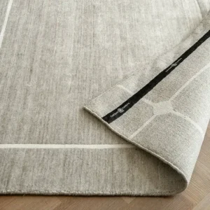 Oversized Grid Line Patterned Carpet